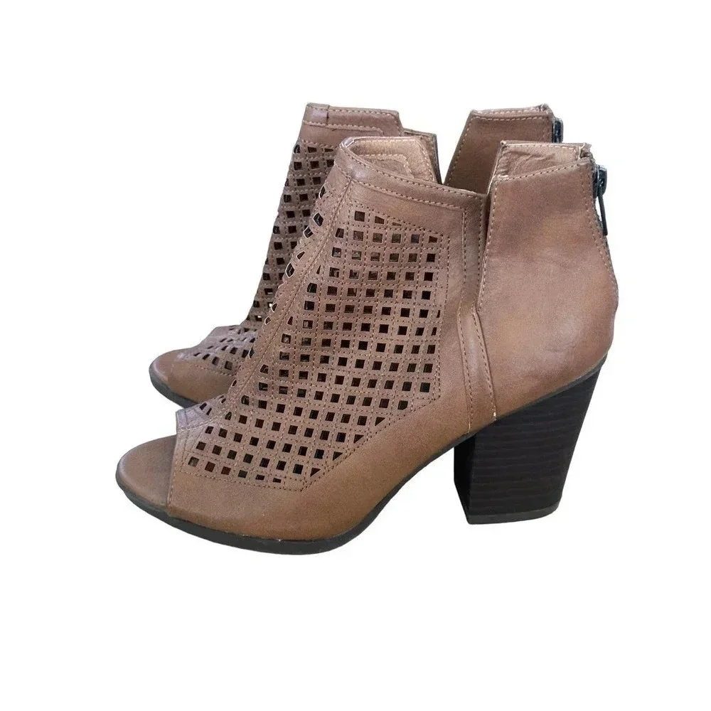 Sugar Vael Brown Faux Leather Laser Cut Peep Toe Block Heel Ankle Booties‎ 8M